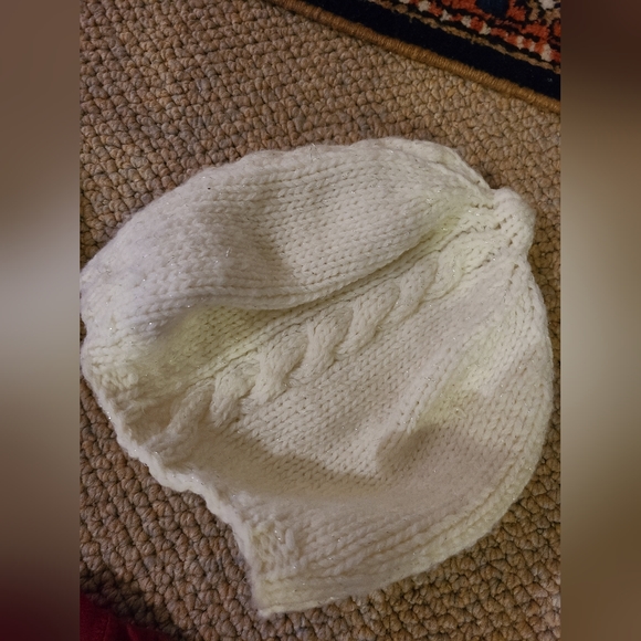 Tuque and t-shirt - Picture 2 of 3